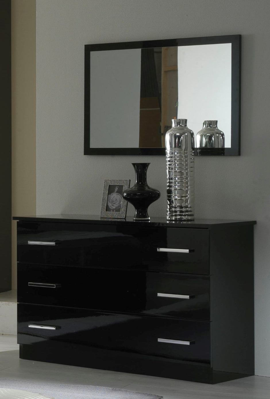 BEN COMPANY New Ambra Black / White High Gloss Luxury Italian 4DooBedroom Set