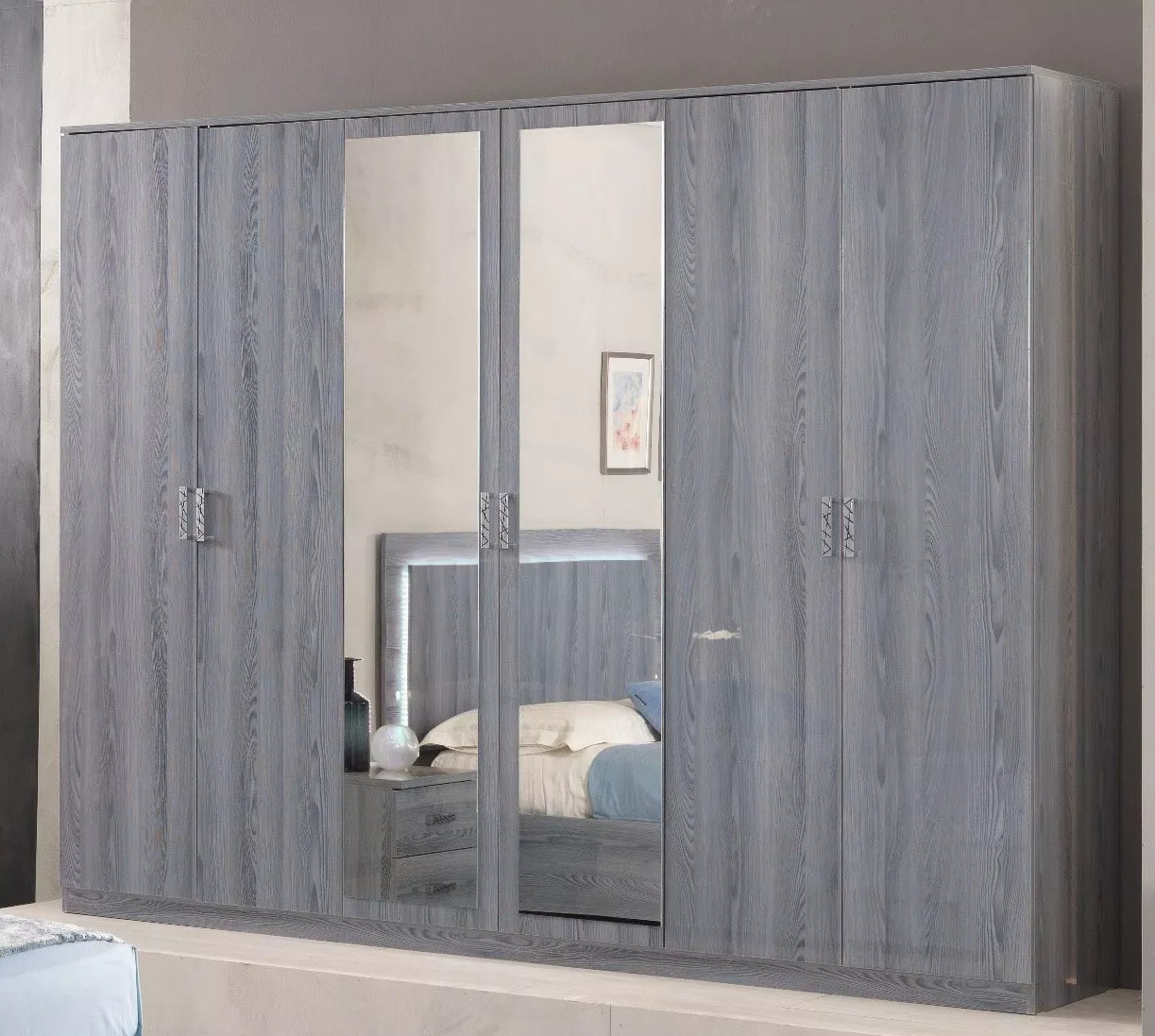 New Nicole Grey High Gloss Luxury Italian Bedroom Set BY BEN COMPANY ITALY